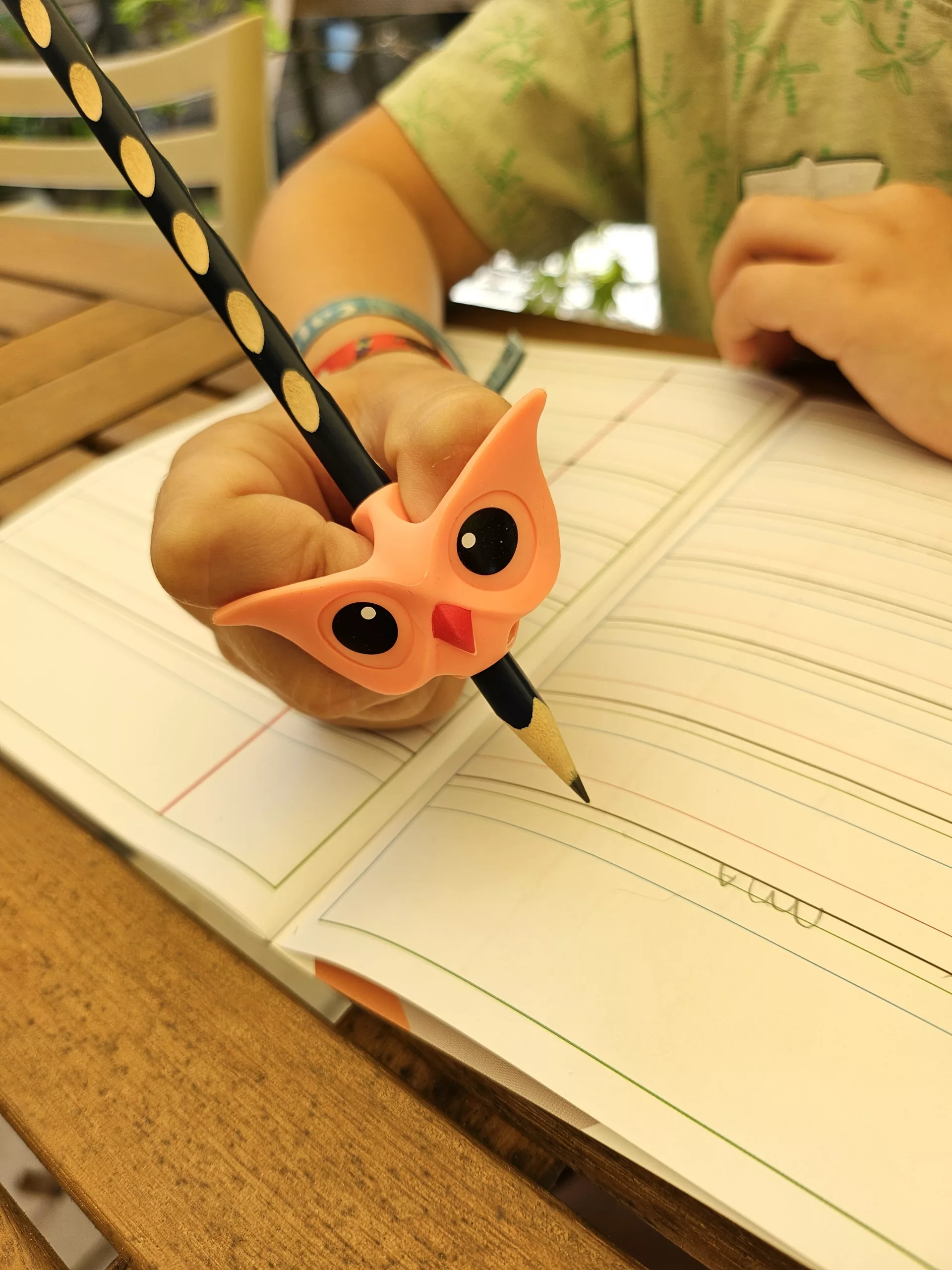 Guide-Doigts Hibou : Amélioration de la Prise du Stylo 🦉✍️ – Image 3